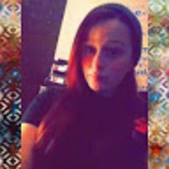 Meet your Posher, Sierra - Picture 1 of 1